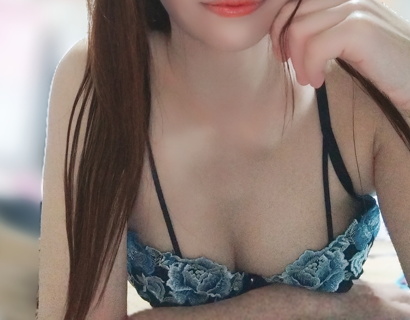 綾瀬ゆずは